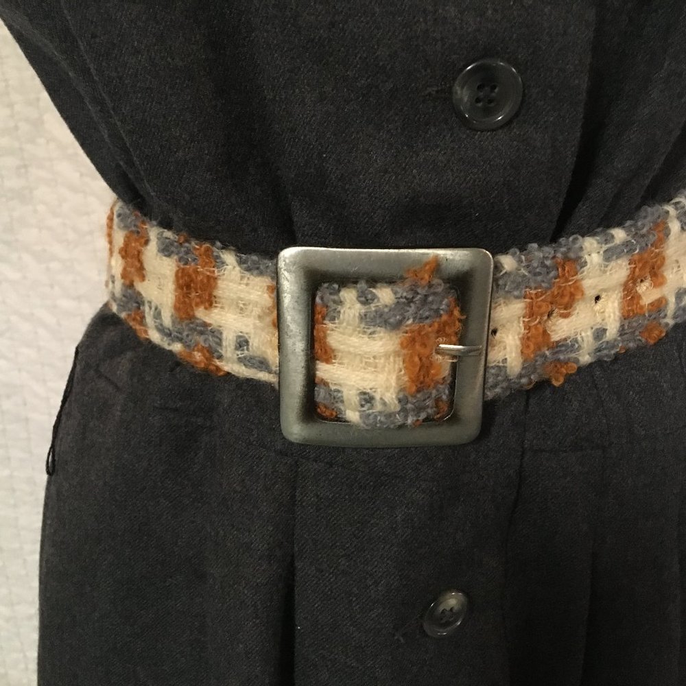 Boucle-knit style belt.